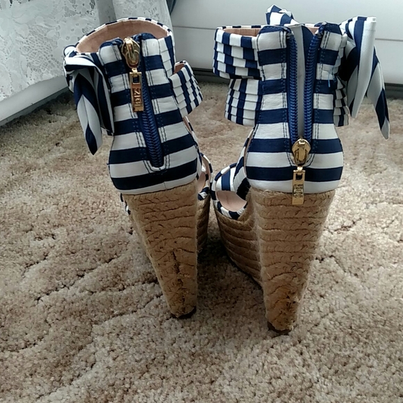 Zigi Soho Navy and white wedge - Picture 3 of 8